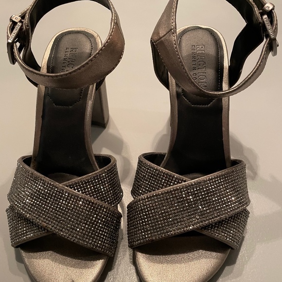 KWOB Kenneth Cole REACTION Crash 3.5 in. jeweled X-band toe strap dress sandal - Picture 5 of 7